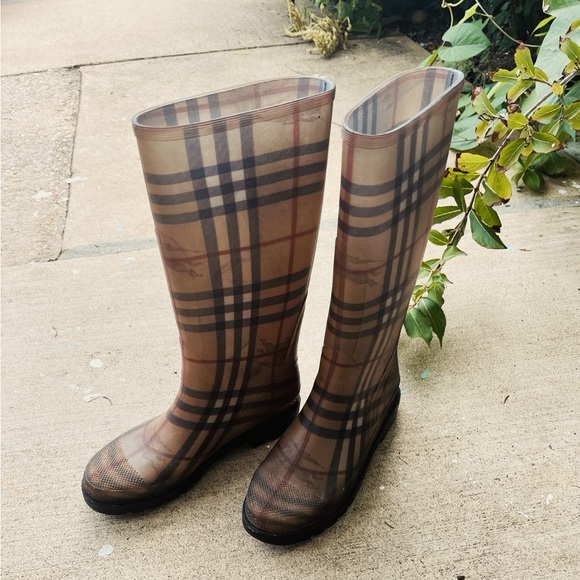 Rain boots - Picture 1 of 3